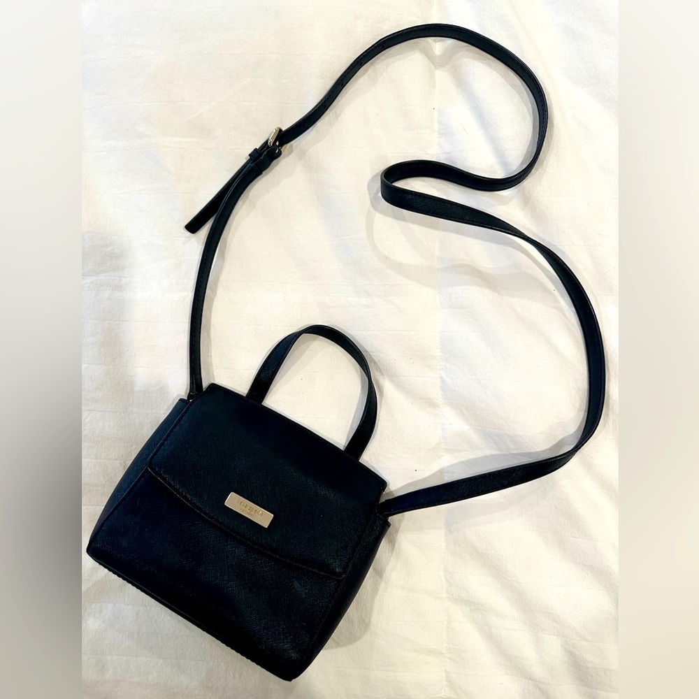 Kate Spade back crossbody, simple sleek design
